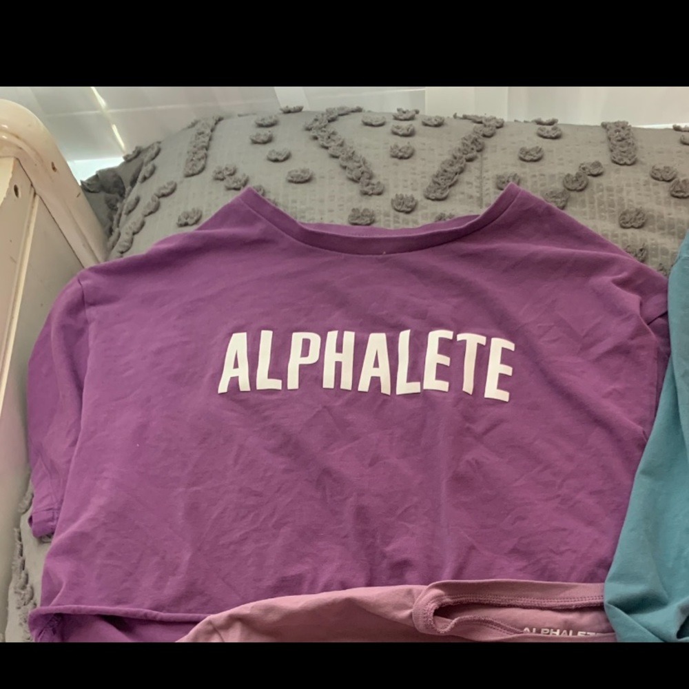 Alphalete Crop Top